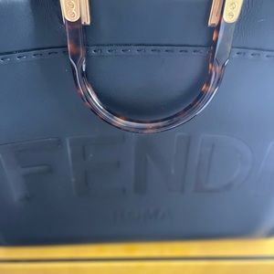Fendi Sunshine Medium- Black leather shopper